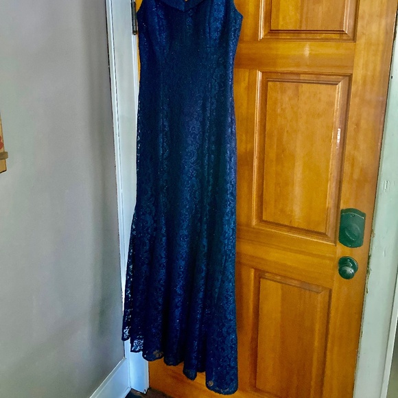 Evening Gown - Picture 8 of 9